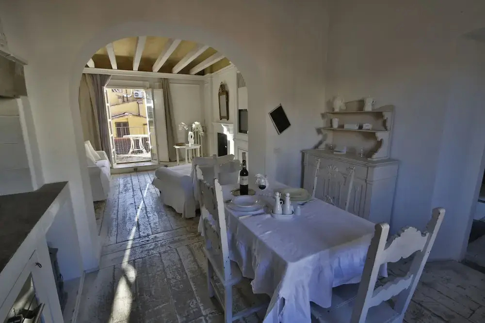 White Home by Mmega