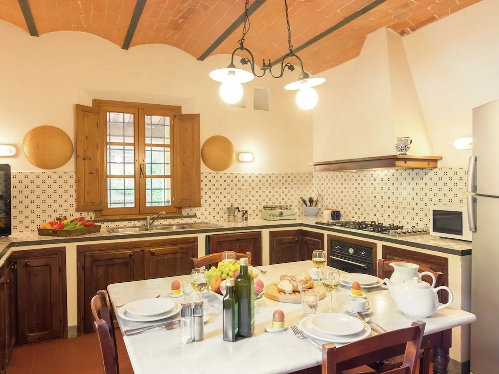 A Beautiful Tuscan Farmhouse and a Large Swimming Pool and Relaxing