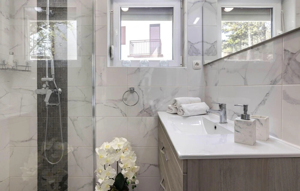 2 Bedroom Gorgeous Home In Dramalj