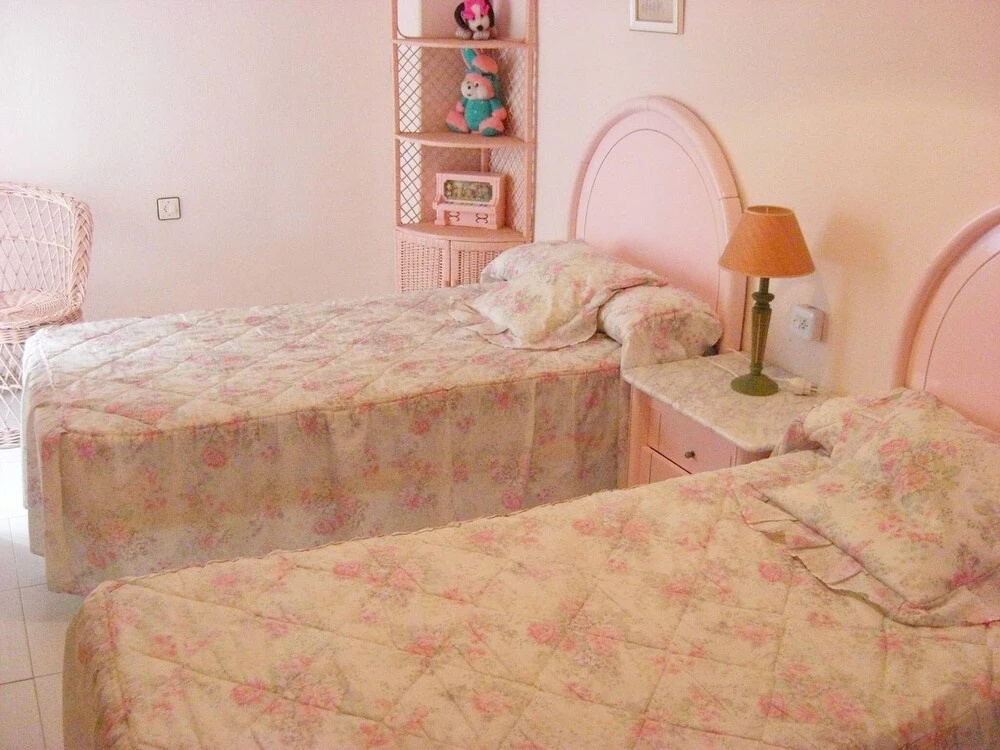 Authentic family apartment facing the sea