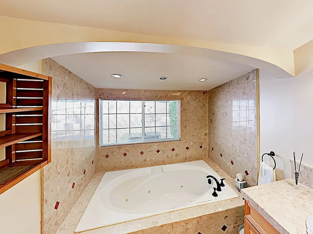 3 Santa Barbara - 3 Br Home