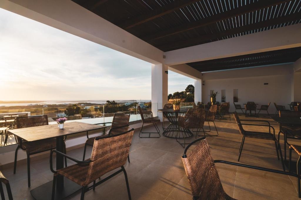 Kouros Blanc Resort & Suites