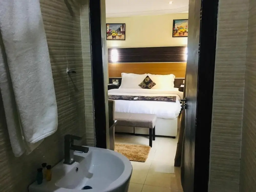 StoneSide Hotel And Apartments