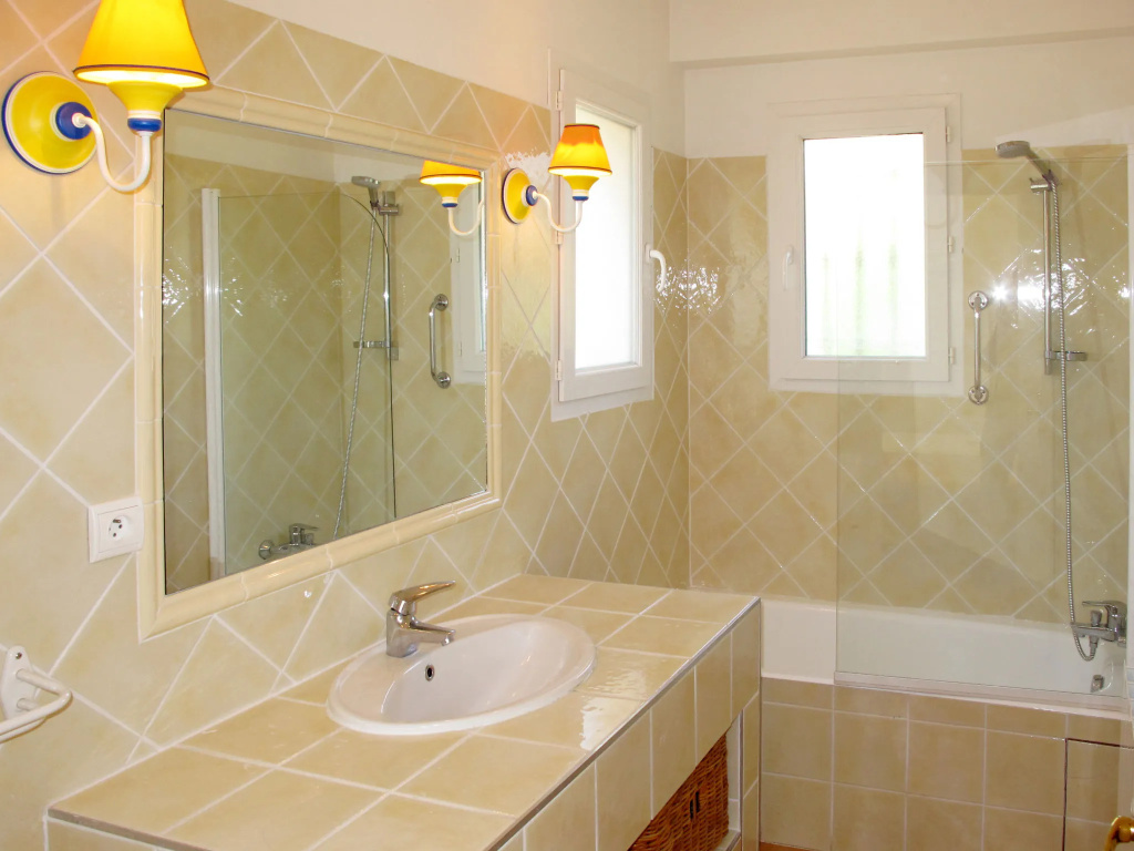 Holiday Home Le Puit des Oliviers 1 (LCD150)