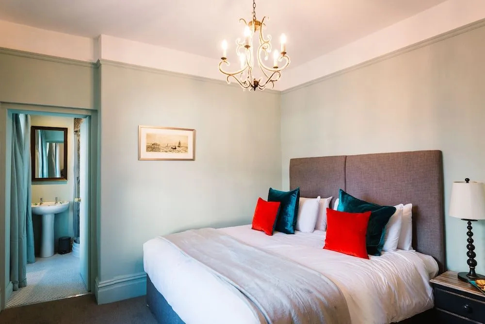 Bampton Townhouse
