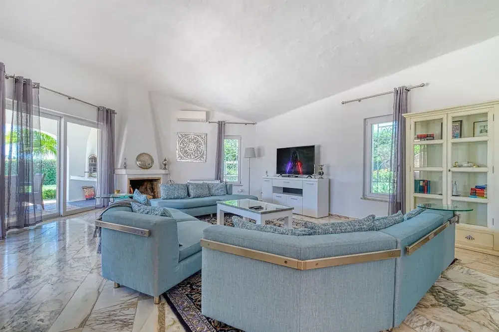 Golfinhos Magnificent Spacious 5 Bedroom Villa