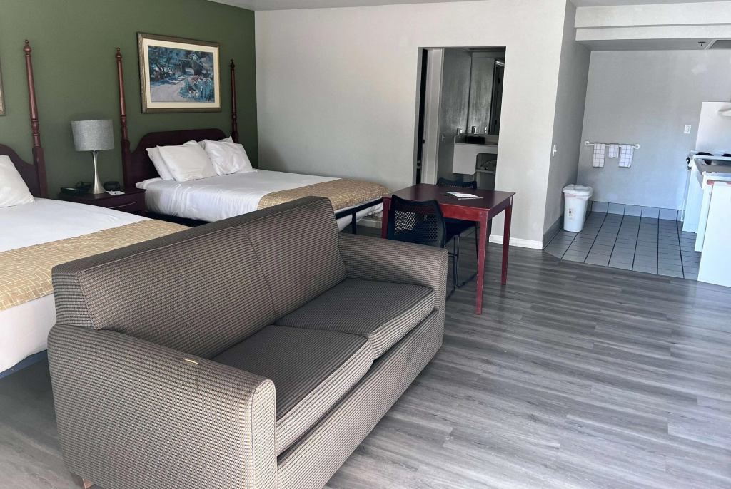 Travelodge by Wyndham Redding CA