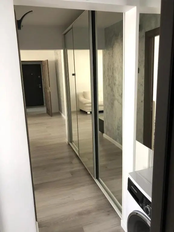White & Silver Luxury Suite Craiova