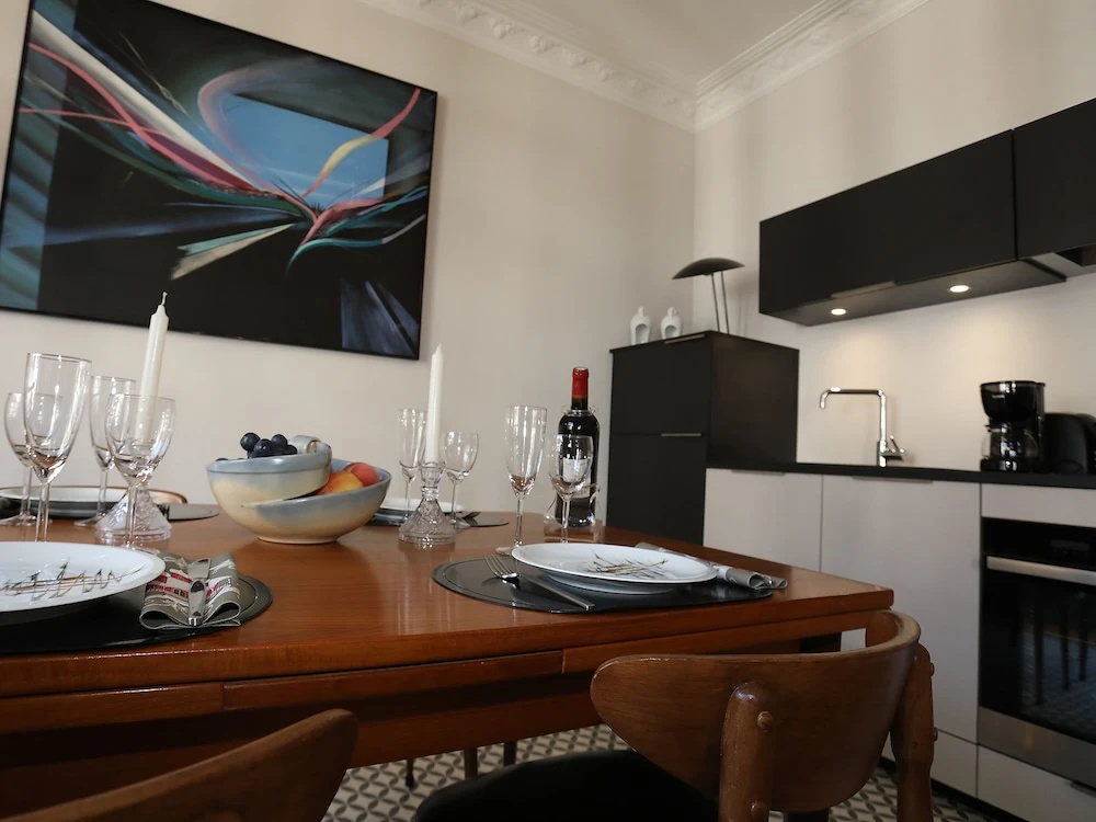Annecy elegant downtown lakeview apartment