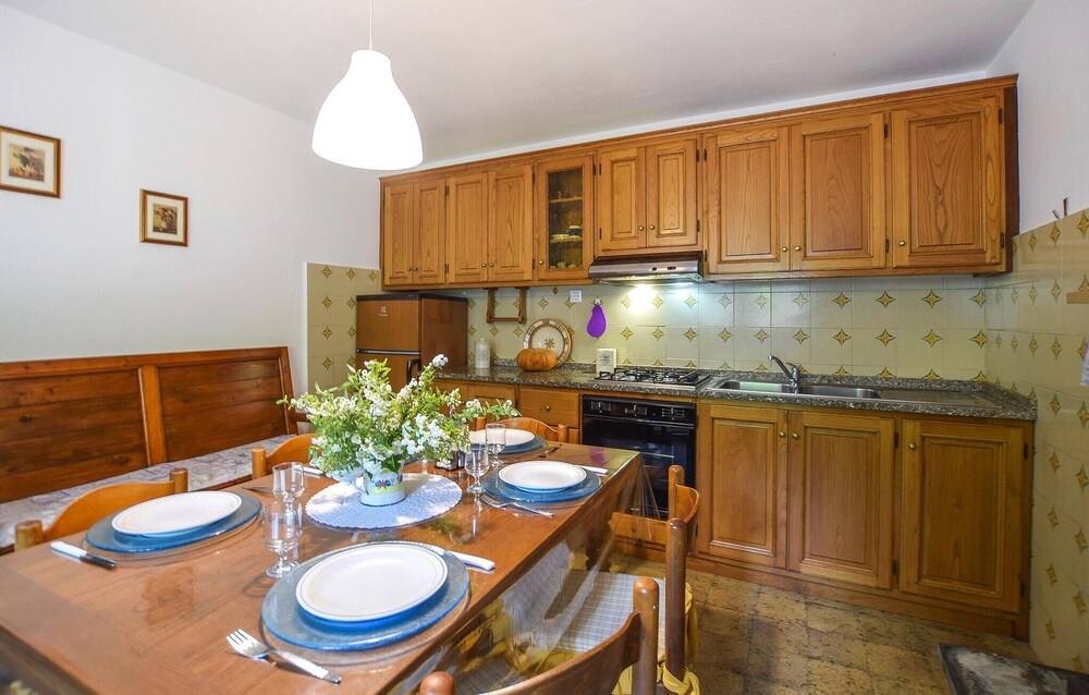 2 Bedroom Amazing Home In Massarosa