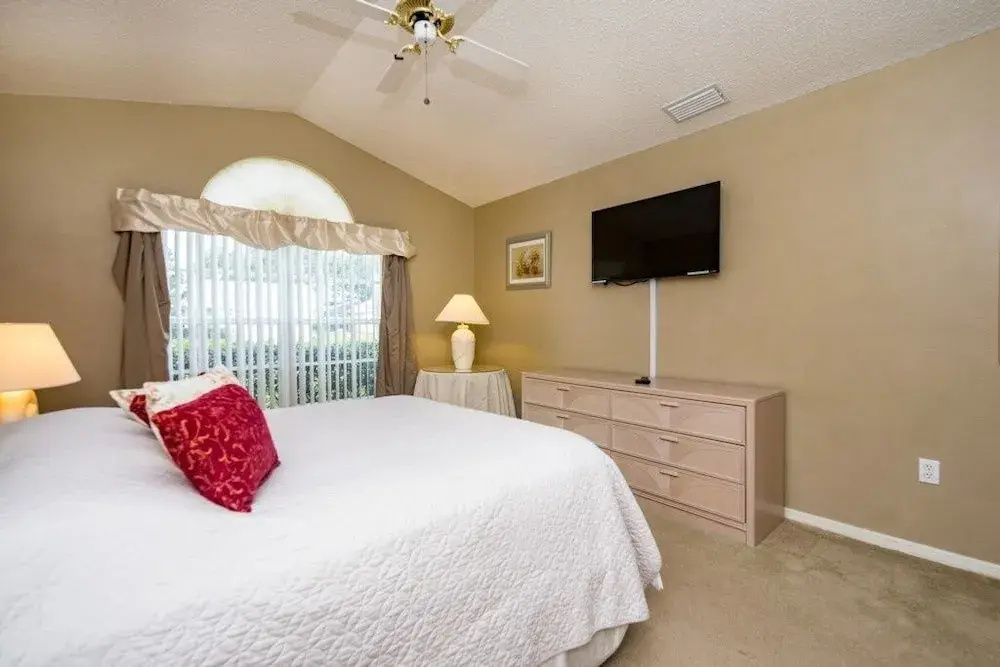 Beautiful Lake View 4 Bed /3 Bath Pool Villa 4 Bedroom Villa by Redawning