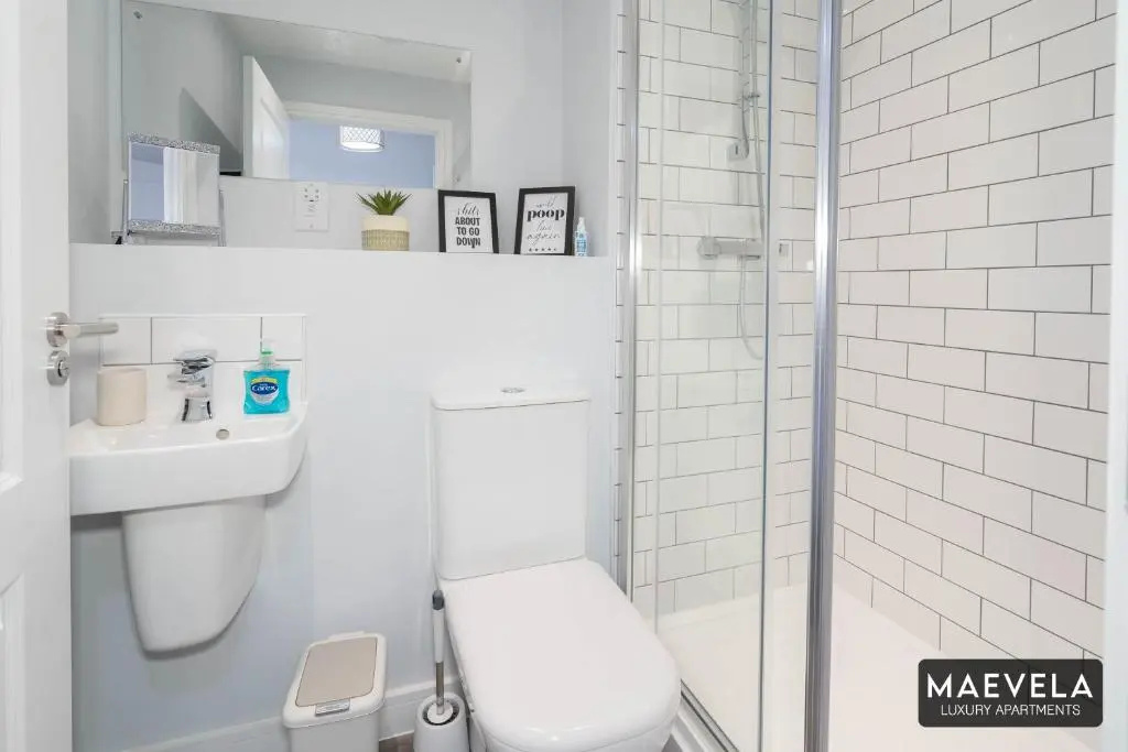 MAEVELA Apartments - Luxury Top Floor Penthouse - With Parking - 2 Bedroom New Build Apartment ✪ City Centre, Digbeth ✓ With Huge Patio Sliding Doors - CITY VIEW - ROOFTOP TERRACE - PS4 & Smart TV's