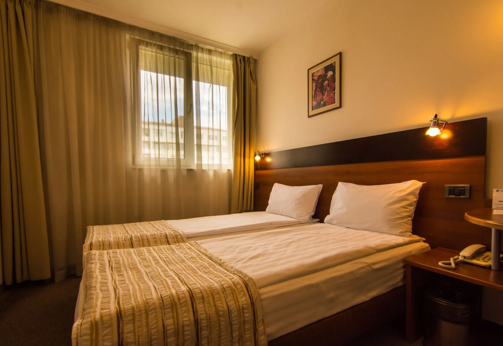 Hotel Forum - Free Parking for cars
