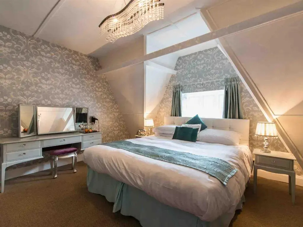 Maenan Abbey Hotel
