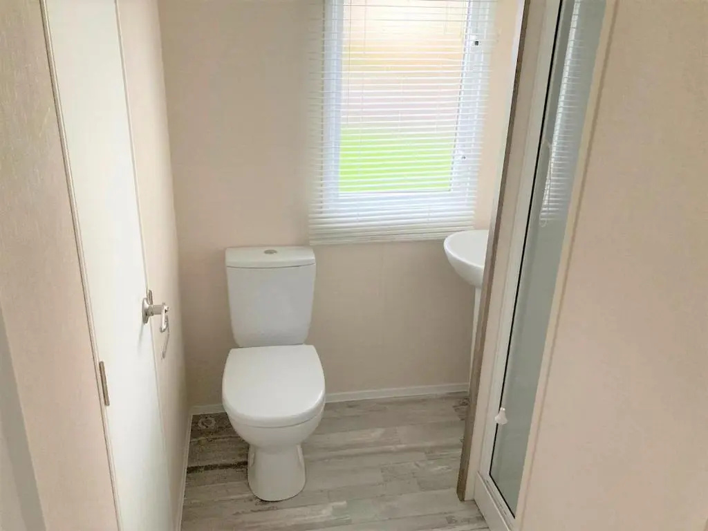 3 Bedroom Modern Caravan Sleeps up to 8