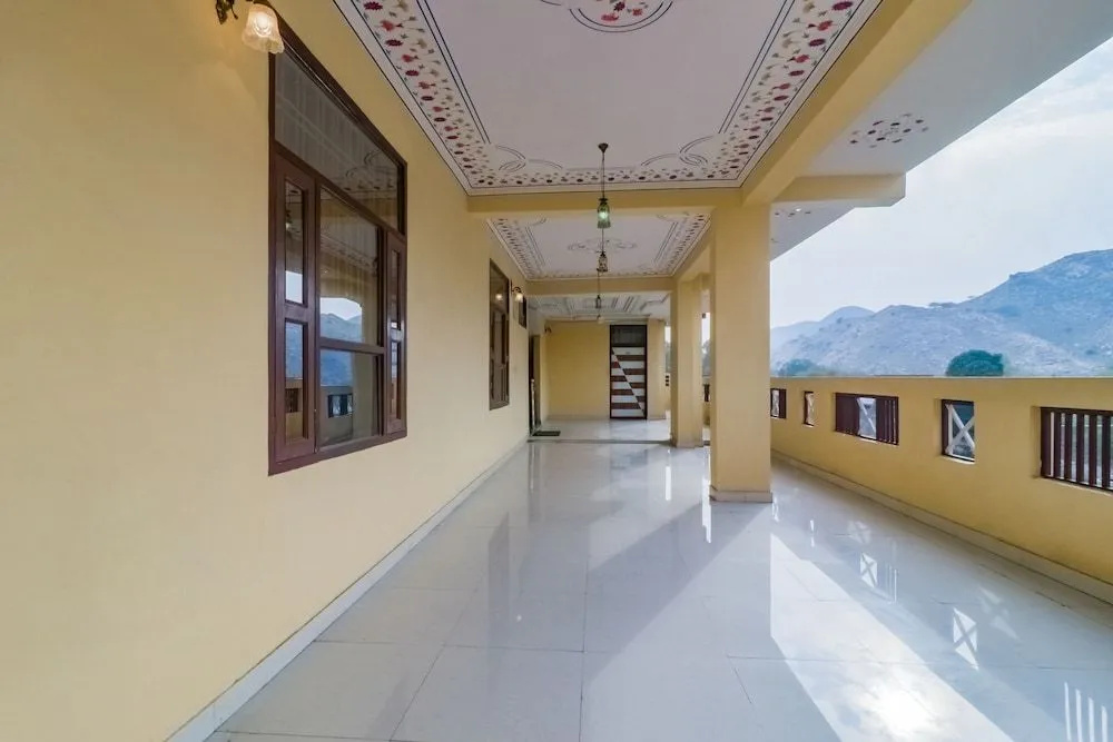 OYO 11940 Hotel Yellow Park