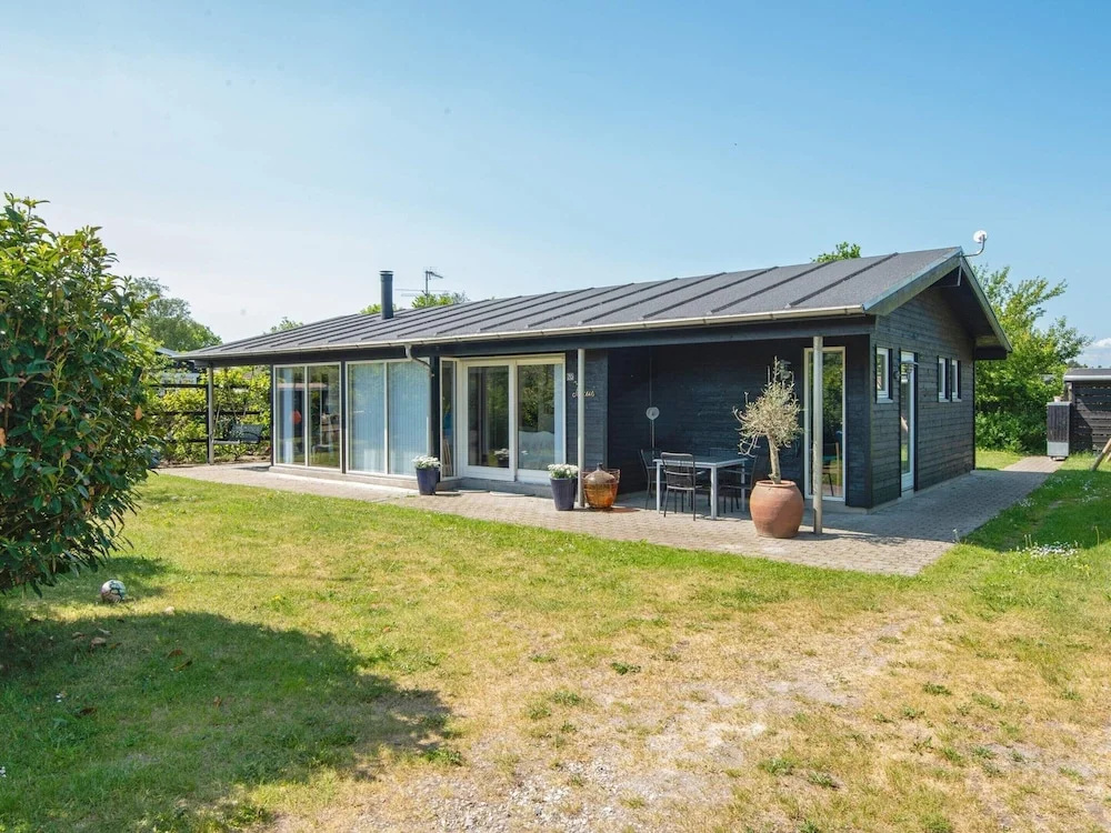 8 person holiday home in Glesborg