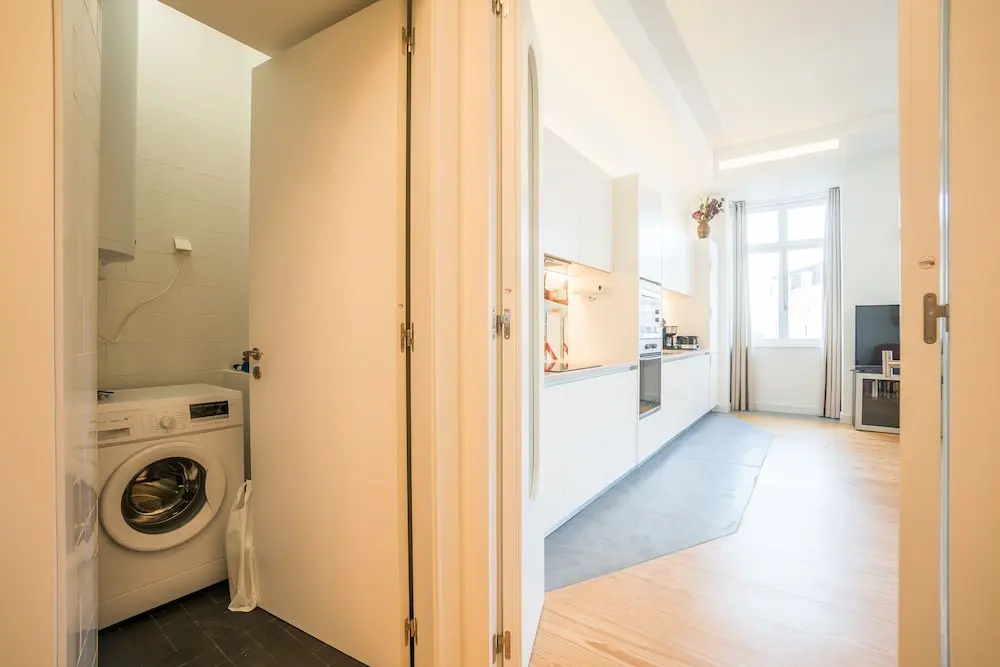 Spacious and Bright Apartment in Cais Sodre
