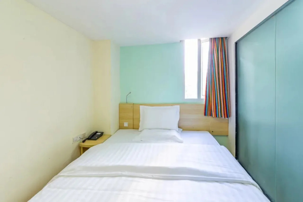 7Days Inn Chain Hotel (Guangzhou Beijing Road Gongyuanqian Subway Station)