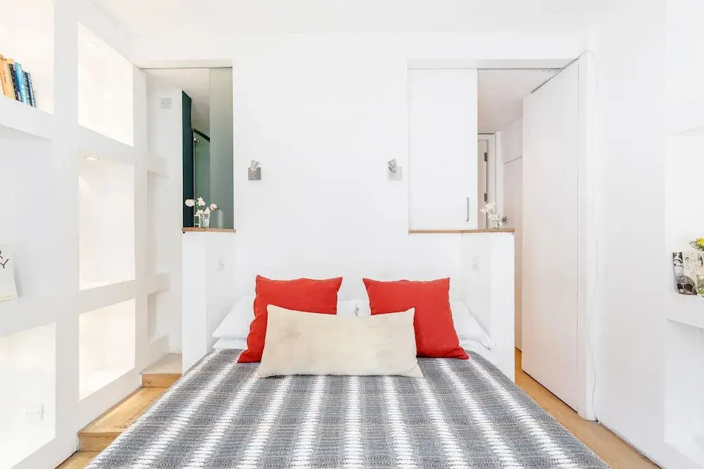 Modern Holland Park apartment