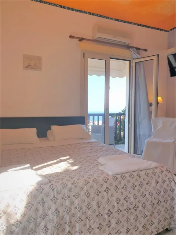 2 Bed Apartment - Sleeps 8 - Pool Patio Views