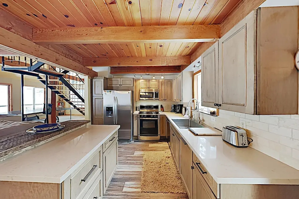 Charming Tahoe Donner Cottage by RedAwning
