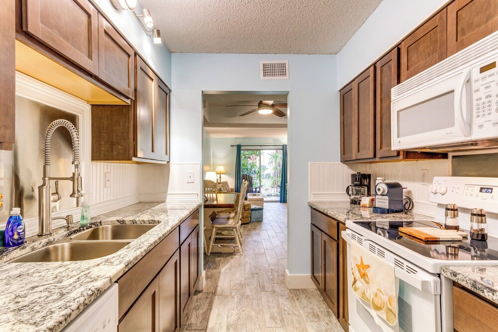 Central Mary Esther Condo 5 Mi to Okaloosa Island!