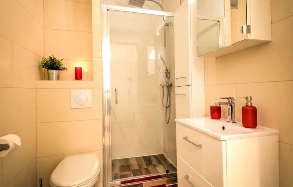 Nice 2 Rooms in European District