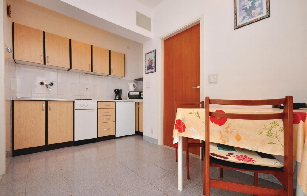 Awesome Apartment in Lokva Rogoznica With 2 Bedrooms