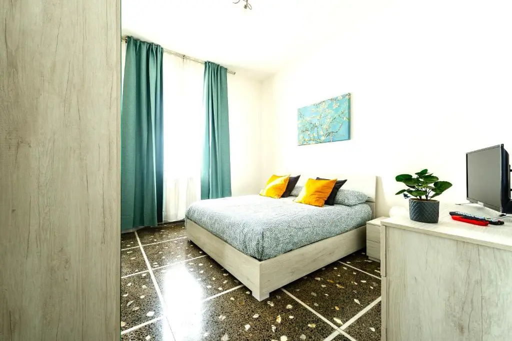 Hostly - The Urban Garden House - 3 Bedrooms, Garden, Great Location!