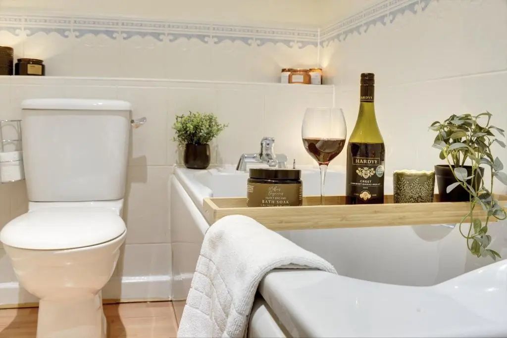 Lovely & Calm 2Bd Executive Eco-Apartment I Parking I Pet Friendly
