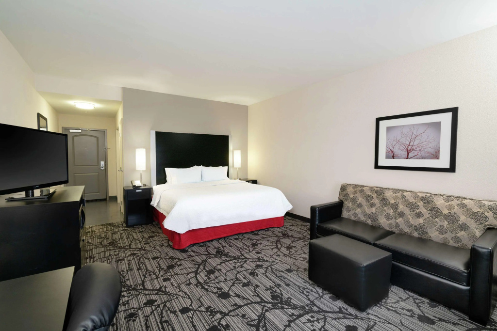 Hampton Inn and Suites Roanoke Airport/Valley View Mall