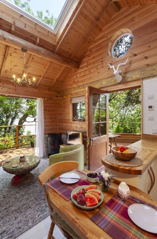 Porthole Log Cabin