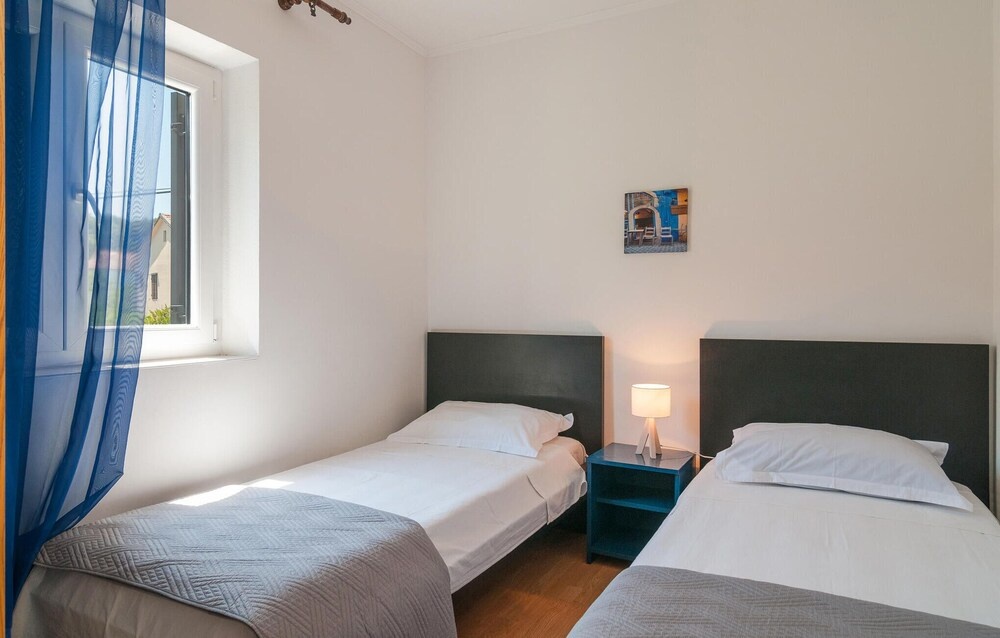 Nice Apartment in Sutivan With Wifi and 2 Bedrooms