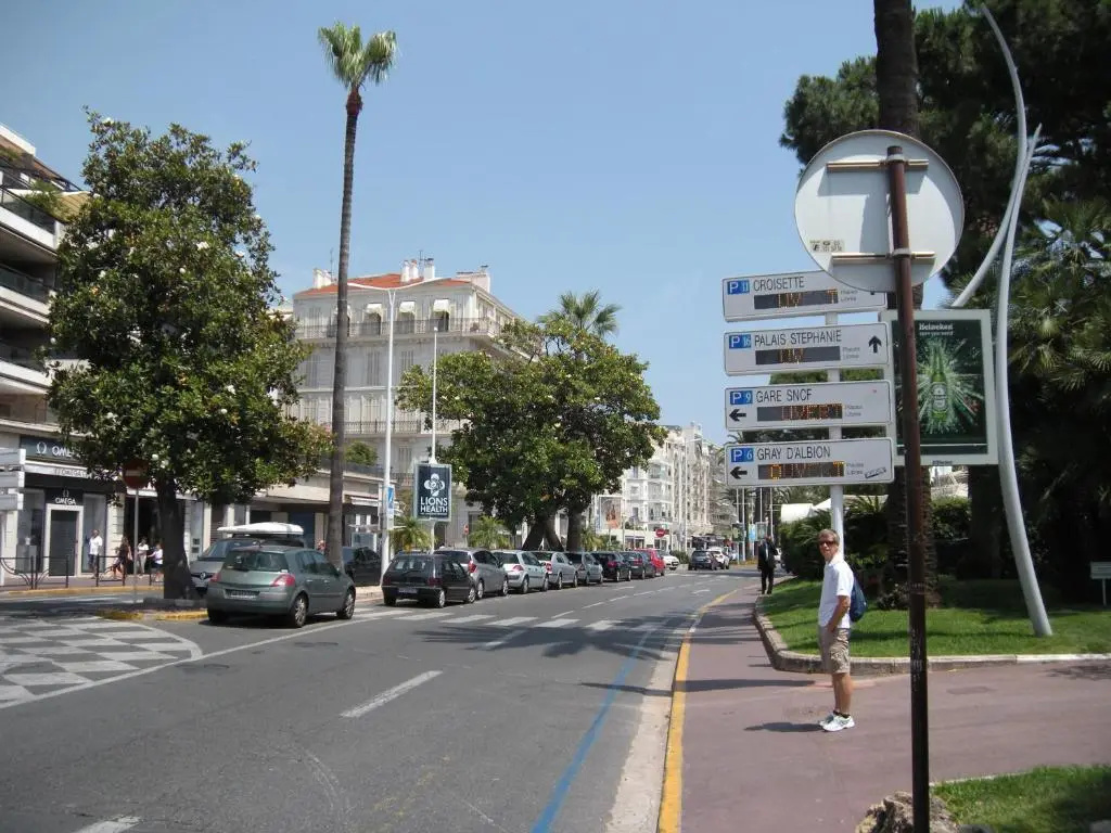 7e Art 2 pièces 3 étoiles calme plein centre Cannes 5mn plages et Palais