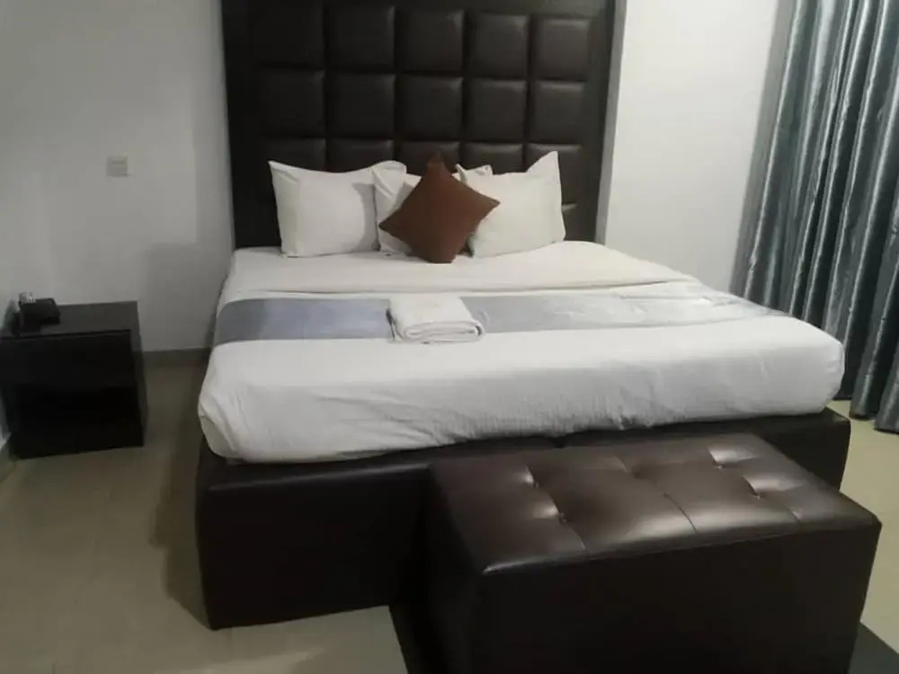 4th Apartment and Suites