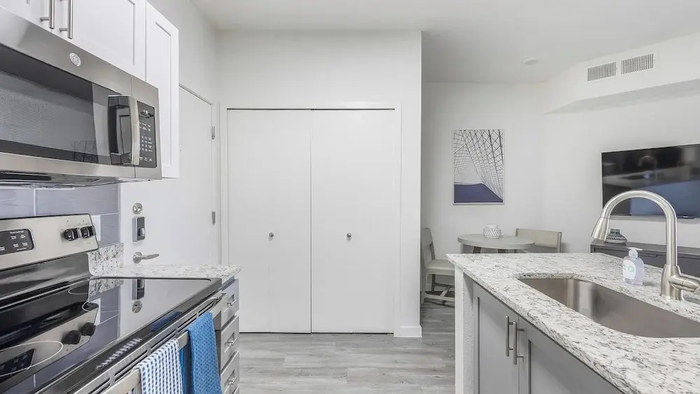 Landing Furnished Apartments near University Heights