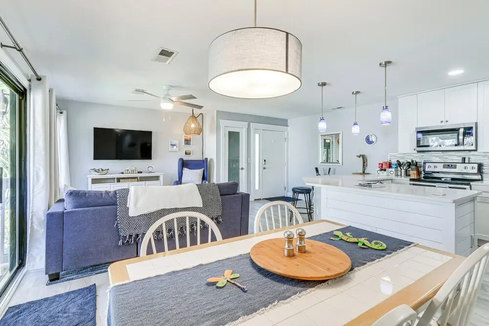Walk to Coligny Beach: Tropical Hilton Head Condo