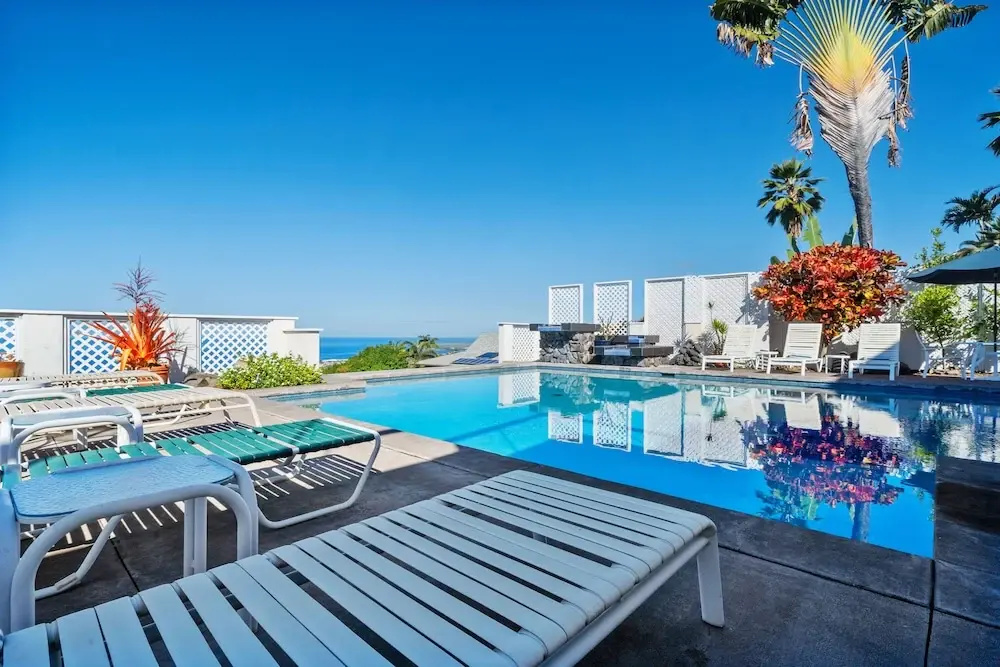 Kona Wa'a Paradise Getaway