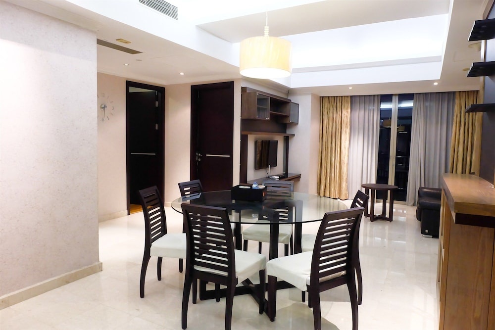 3 Bedrooms Luxury Sudirman Mansion Apartment by Travelio