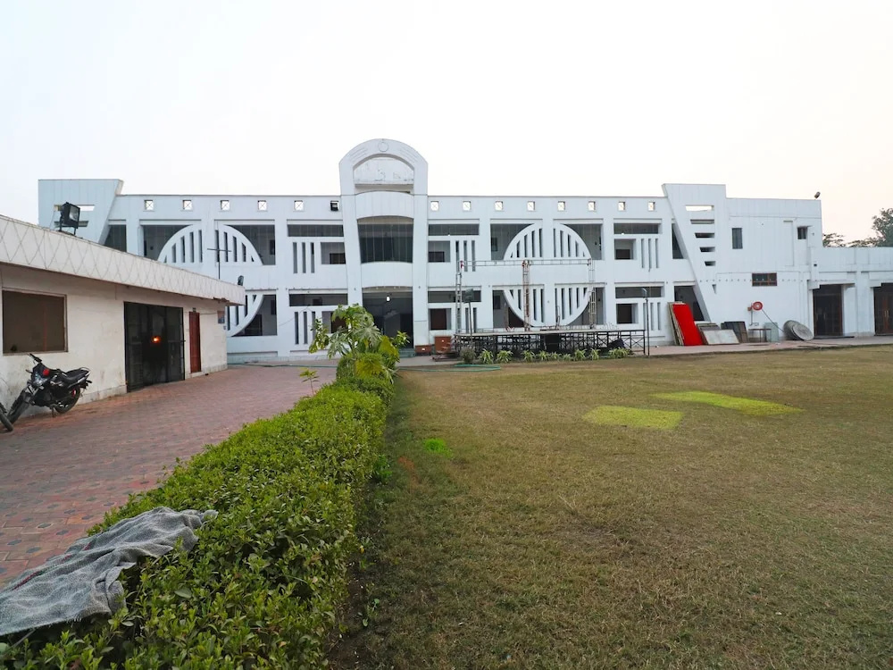 Oyo 15383 Hotel Grand Melrose