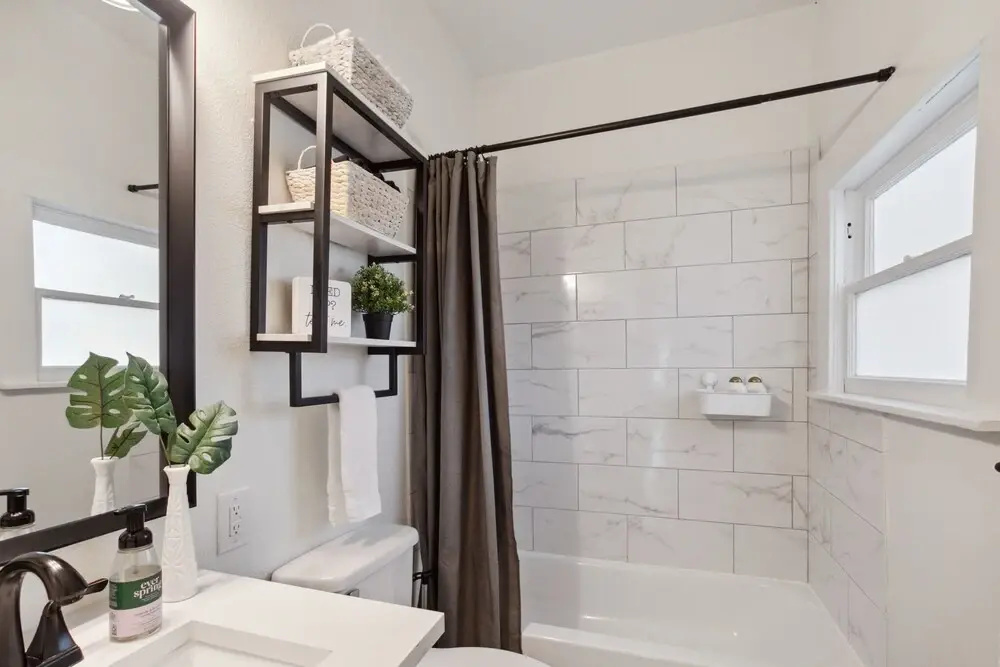 A Modern Fort Worth, Texas Retreat - Jennings Ave - 3 Bedroom Home by Redawning