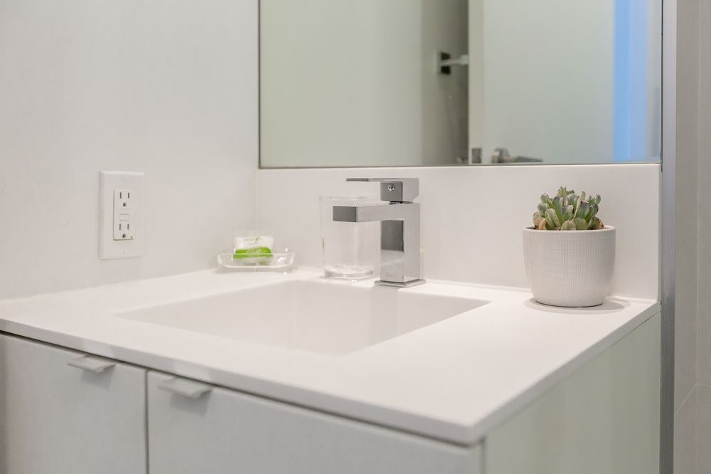 Noel Suites- Peter and Richmond St West