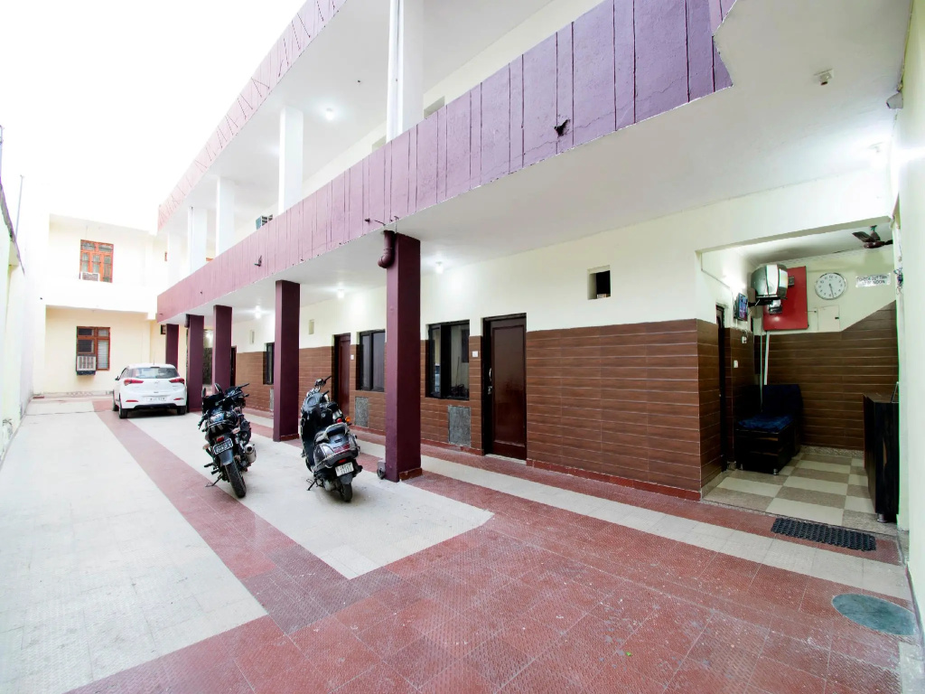 OYO 22932 Hotel Shiv Shanker