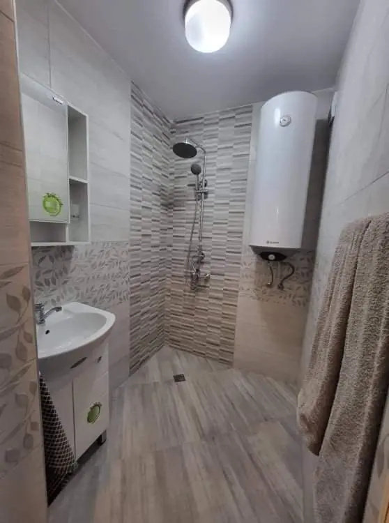 Comfy & Flat, Great Location, Parking