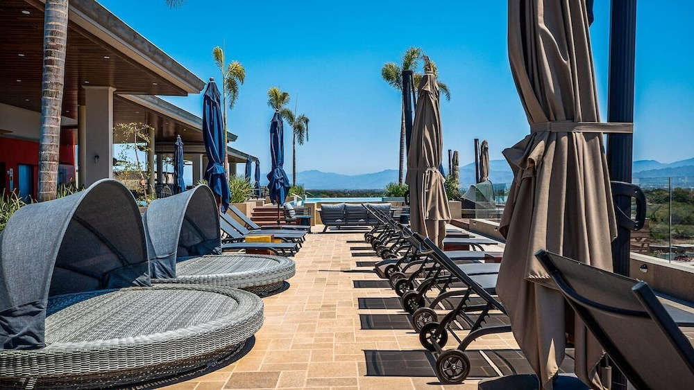 Equipped 3BR House - Pool - Gym - 5 min to Beach