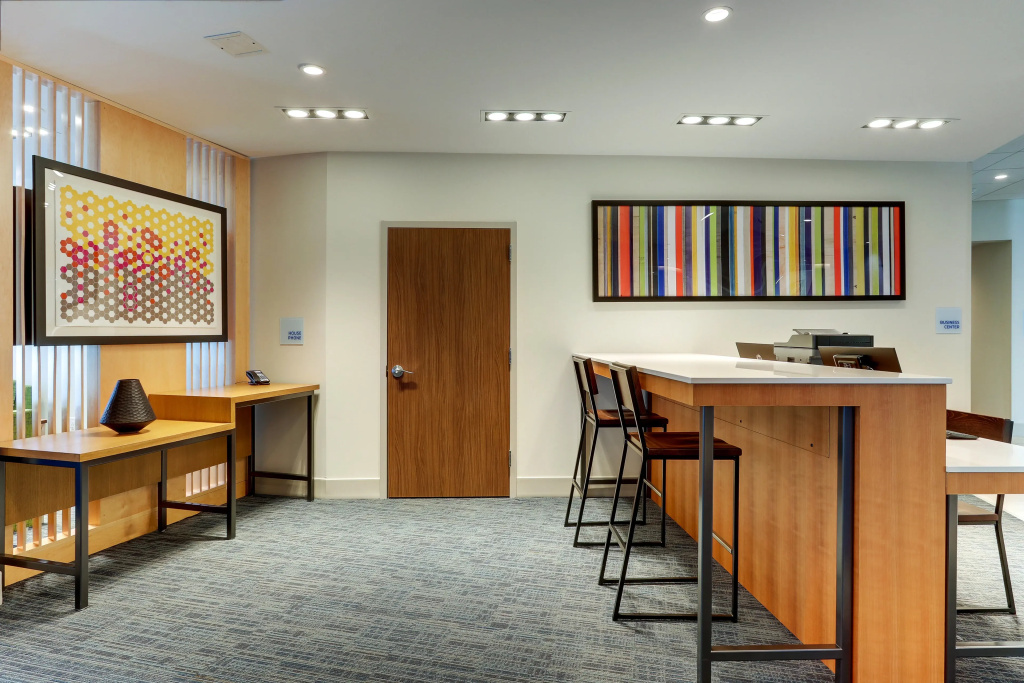 Holiday Inn Express & Suites - Roanoke – Civic Center