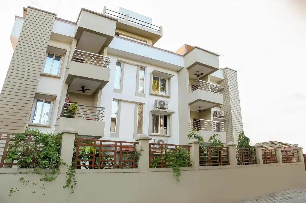 Hotel Golden Way by OYO Rooms