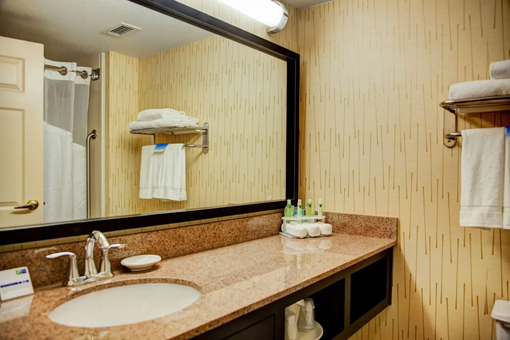 Country Inn & Suites by Radisson, Tyler University Area