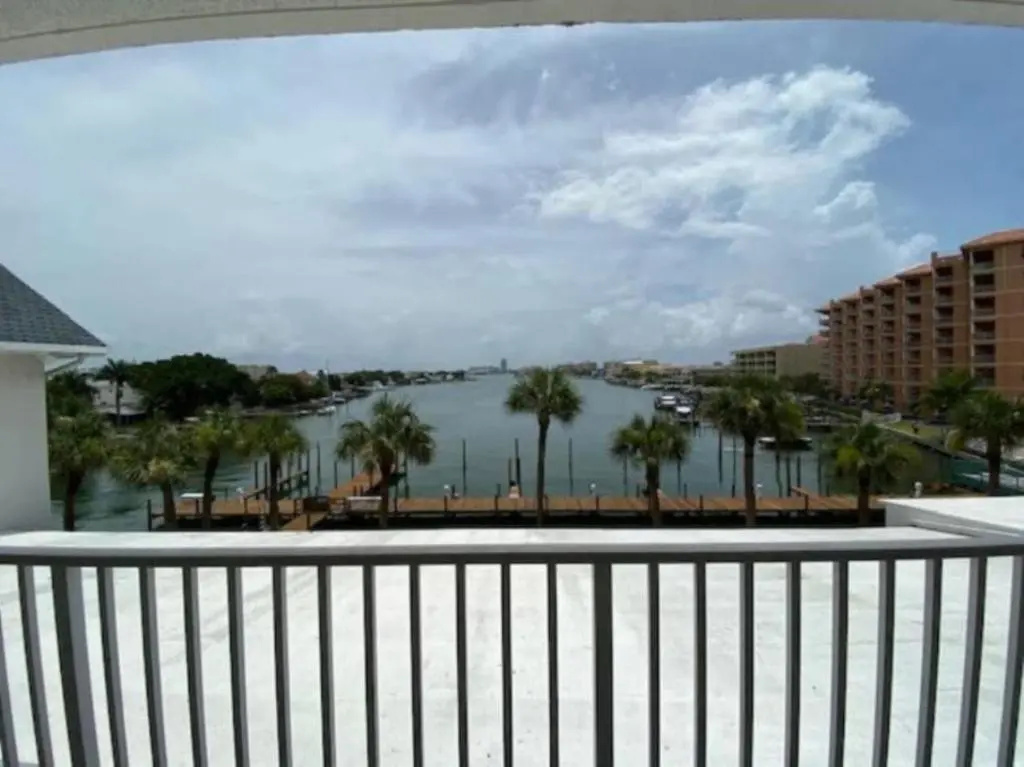 OCEANVIEW LARGE DREAM CONDO WITH 2BD/2B in CLEARWATER BEACH